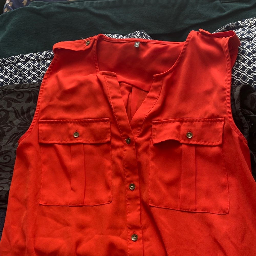 Women’s Sleeveless Top